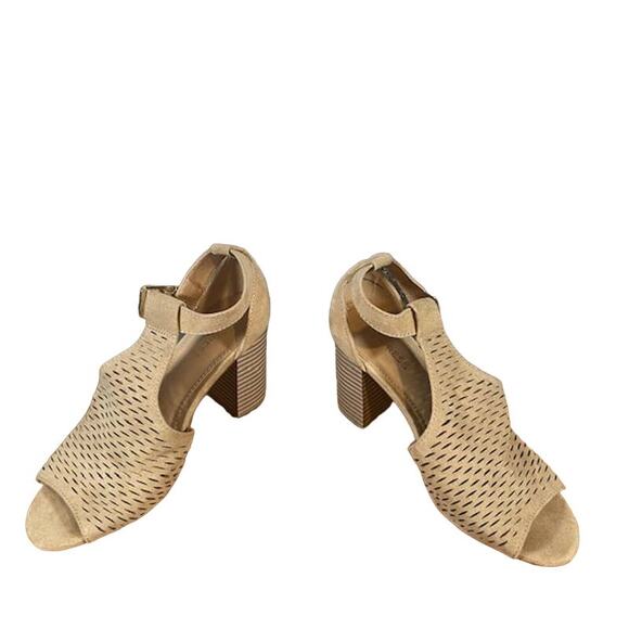 Express Tan Faux Suede Perforated Open Toe Ankle Strap Block Heel Women SZ 6 - Picture 2 of 14